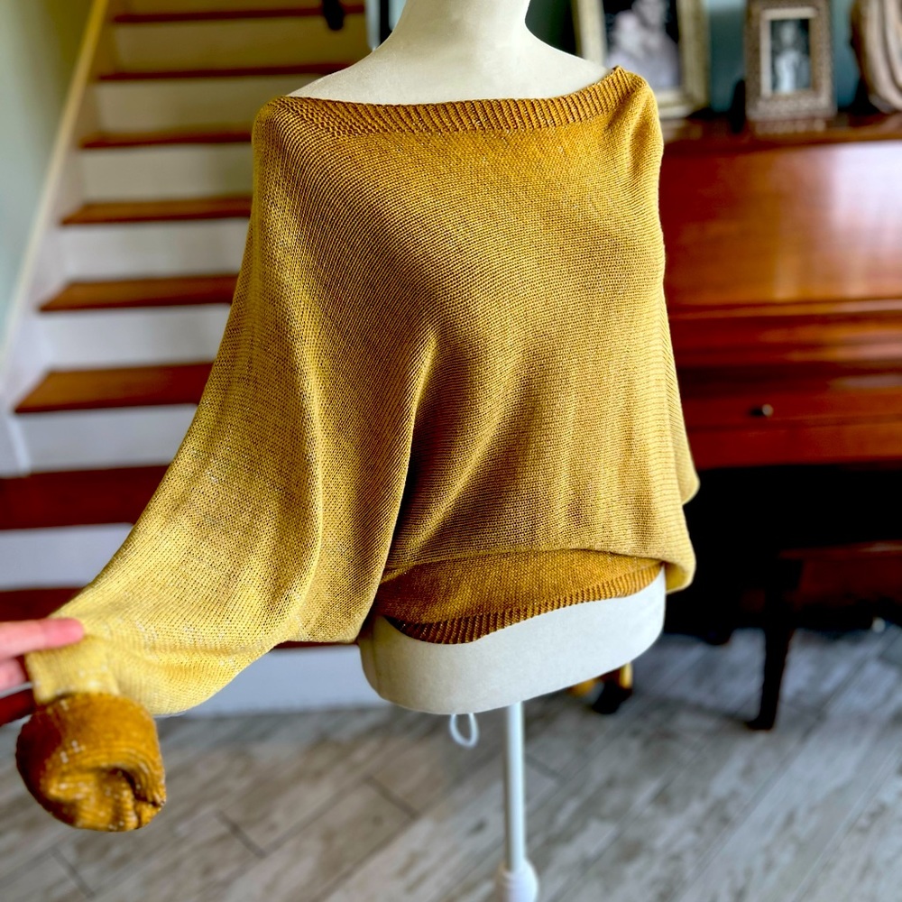 Gorgeous gold ombré sweater size medium
